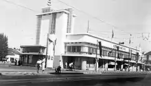 Piccolo Club Toendjoengan (signage on building says Hetwenkwe (sp?) Huis (1938)